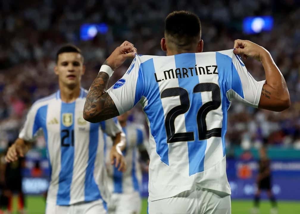 Con Lautaro Martínez y Di María como figuras, la Selección argentina le ganó a Perú y avanzó con puntaje perfecto