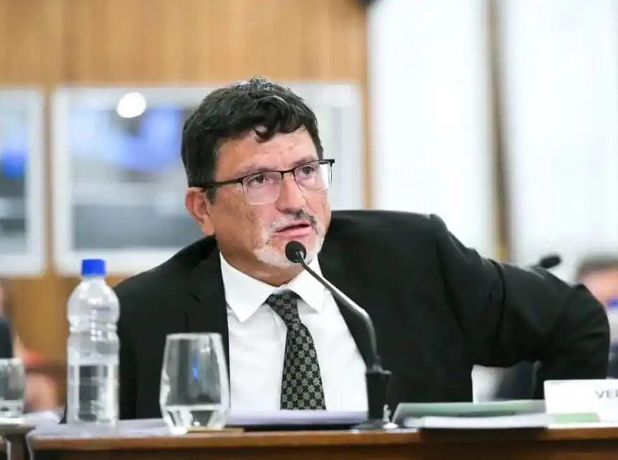 El senador Vergara respondió al Colegio de la Abogacía y ratificó los dichos sobre la industria del amparo