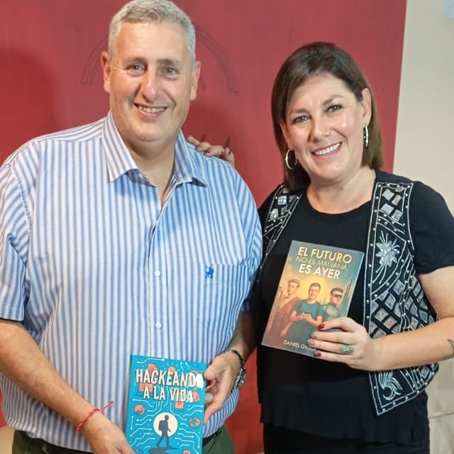 Daniel Giosa presentó sus libros en Crespo y compartió su historia en La Hora Dorada