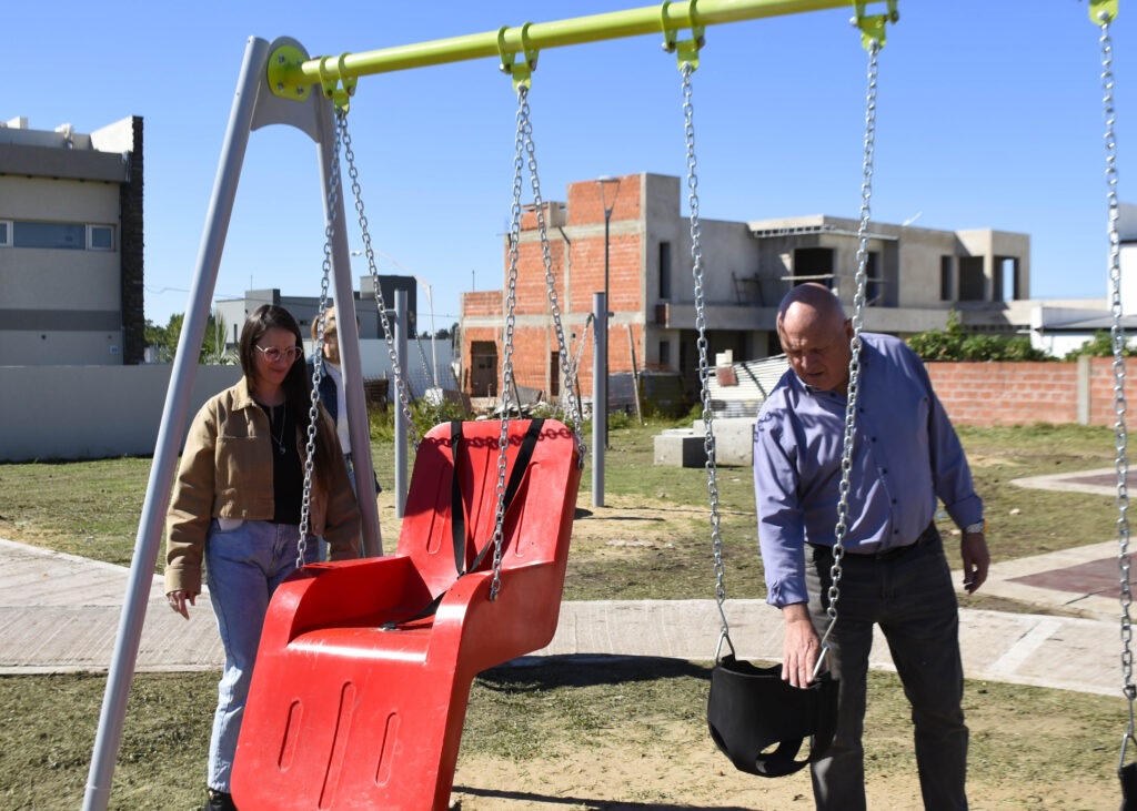 Crespo inaugurará dos nuevas plazas creadas junto a los vecinos