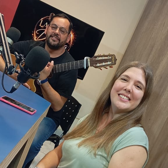 La música es una pasión imposible de dejar: el dúo Sentidos pasó por La Hora Dorada