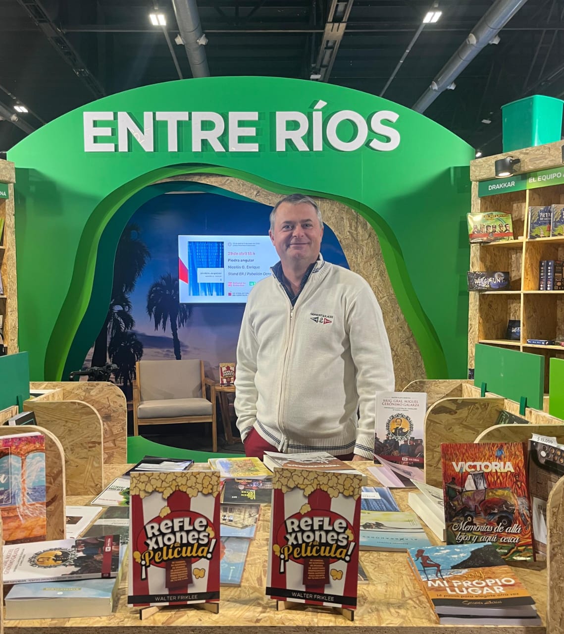 Walter Friklee presentó Reflexiones de Película en la Feria Internacional del Libro de Buenos Aires